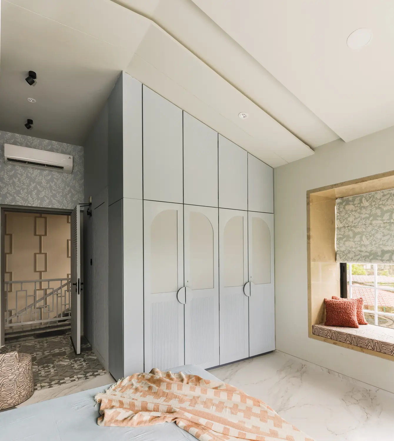 Pale grey wardrobe wall with a window seat